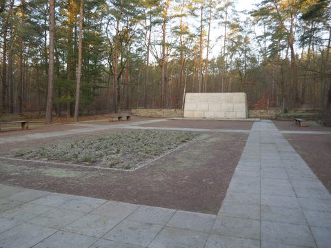 Gedenkanlage für die Luftkriegstoten Heidefriedhof Dresden