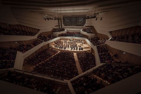 Kulturpalast Dresden - Konzertsaal mit Orchester